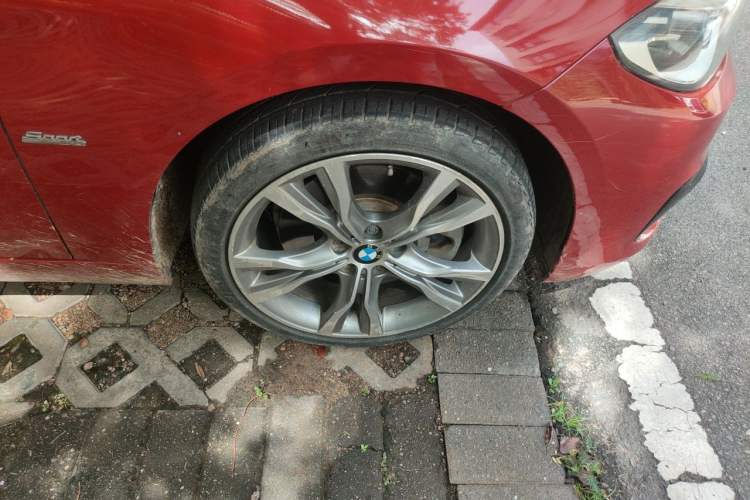 Used BMW 1 Series 2017 120i Design Package Model Right Front Wheel Hub