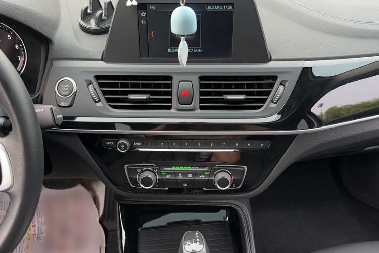 Used BMW 1 Series 2017 118i Sport Edition Audio And AC Panel