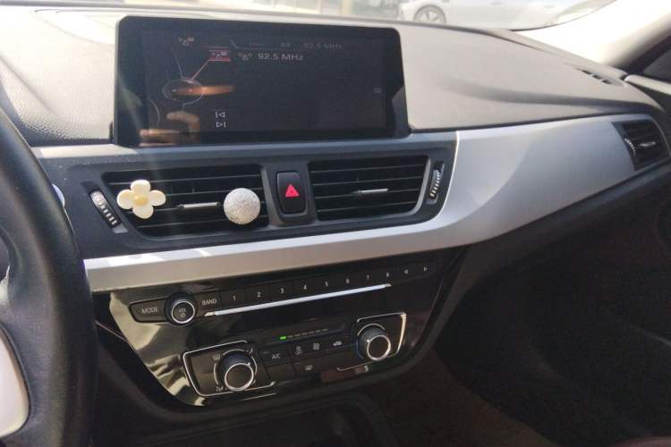 Used BMW 1 Series 2017 118i Fashion Model Audio And AC Panel
