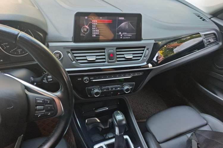 Used BMW 1 Series 2017 118i Sport Edition Audio And AC Panel