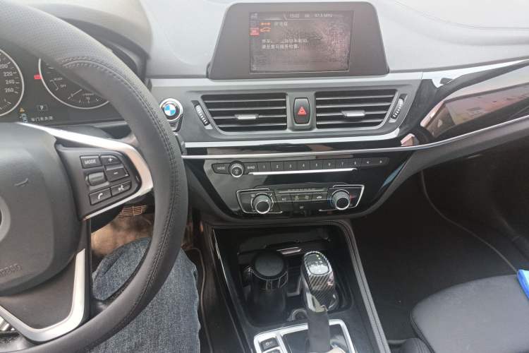 Used BMW 1 Series 2017 118i Sport Edition Audio And AC Panel