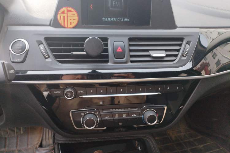 Used BMW 1 Series 2017 118i Sport Edition Audio And AC Panel