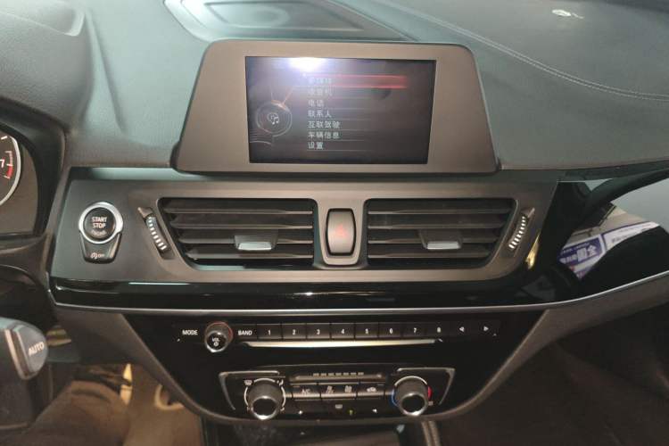 Used BMW 1 Series 2017 118i Sport Edition Audio And AC Panel