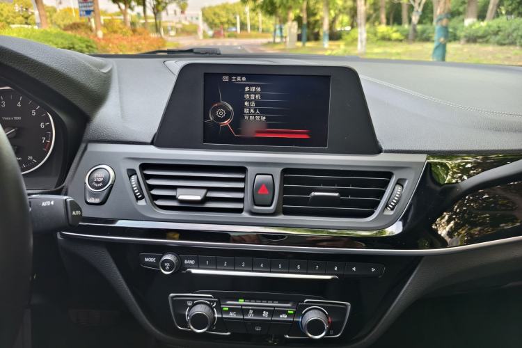 Used BMW 1 Series 2017 118i Sport Edition Audio And AC Panel