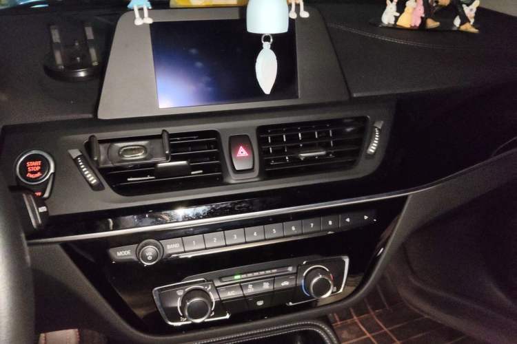 Used BMW 1 Series 2017 118i Sport Edition Audio And AC Panel