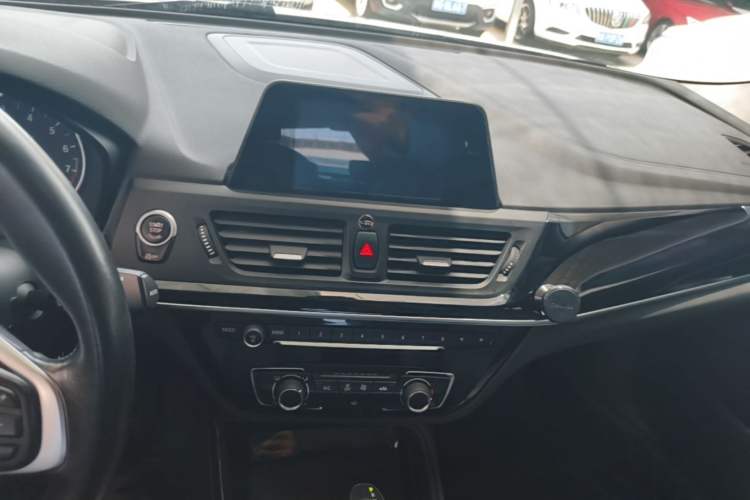 Used BMW 1 Series 2017 118i Sport Edition Audio And AC Panel