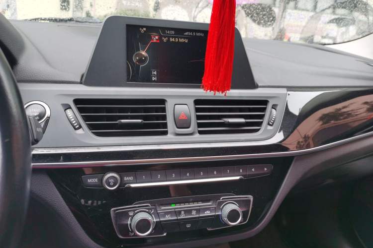 Used BMW 1 Series 2017 118i Sport Edition Audio And AC Panel