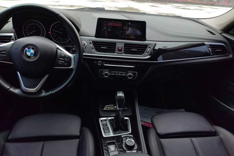Used BMW 1 Series 2017 118i Sport Edition Audio And AC Panel