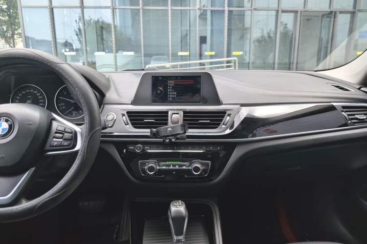 Used BMW 1 Series 2017 118i Sport Edition Audio And AC Panel