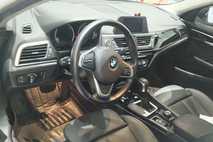 Used BMW 1 Series 2017 118i Sport Edition Center Console