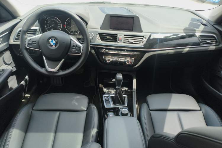 Used BMW 1 Series 2017 118i Sport Edition Center Console
