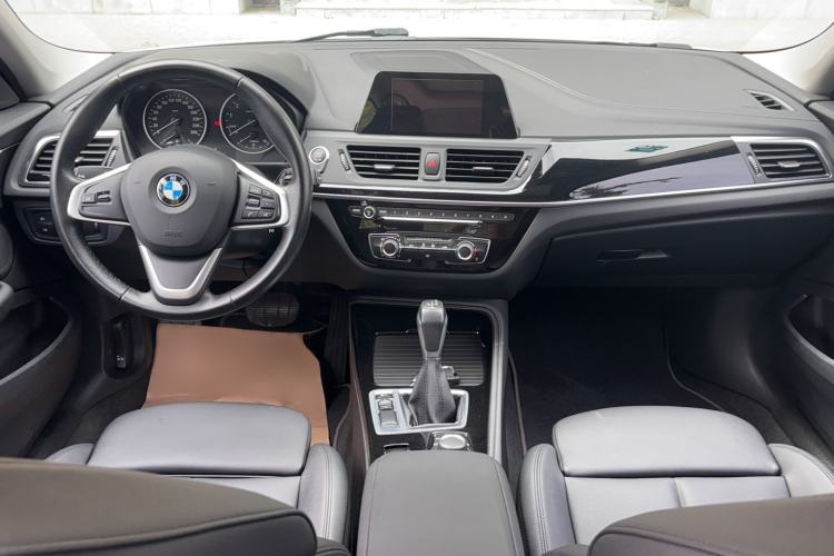 Used BMW 1 Series 2017 118i Sport Edition Center Console