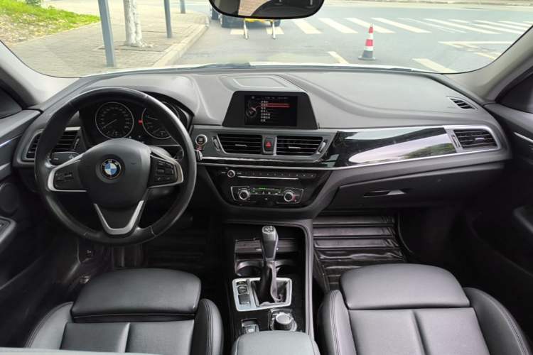 Used BMW 1 Series 2017 118i Sport Edition Center Console