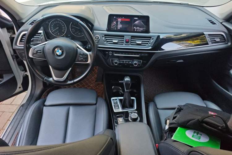 Used BMW 1 Series 2017 118i Sport Edition Center Console