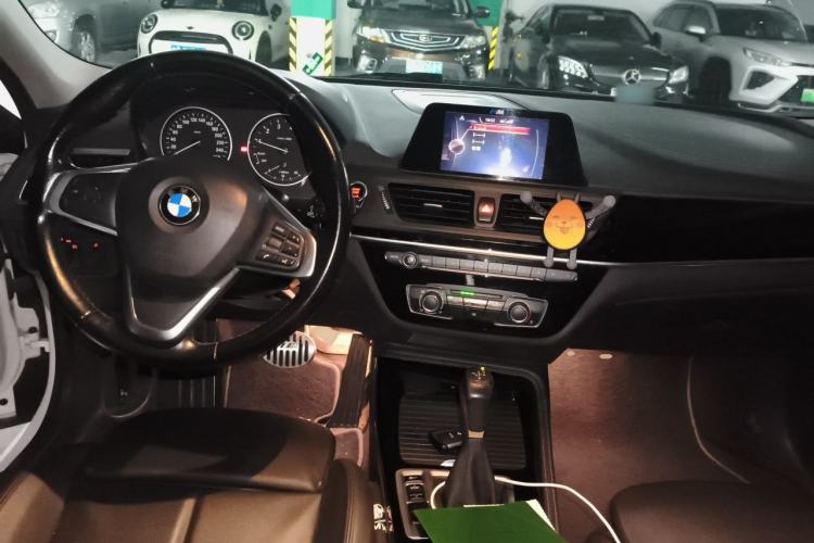 Used BMW 1 Series 2017 118i Sport Edition Center Console