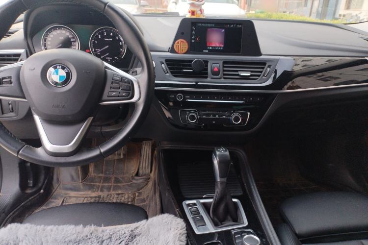 Used BMW 1 Series 2017 118i Sport Edition Center Console