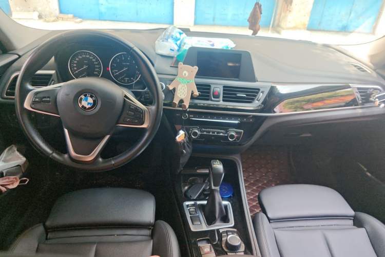 Used BMW 1 Series 2017 118i Sport Edition Center Console