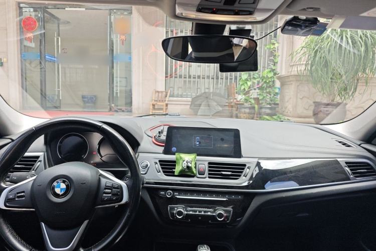 Used BMW 1 Series 2017 118i Sport Edition Center Console
