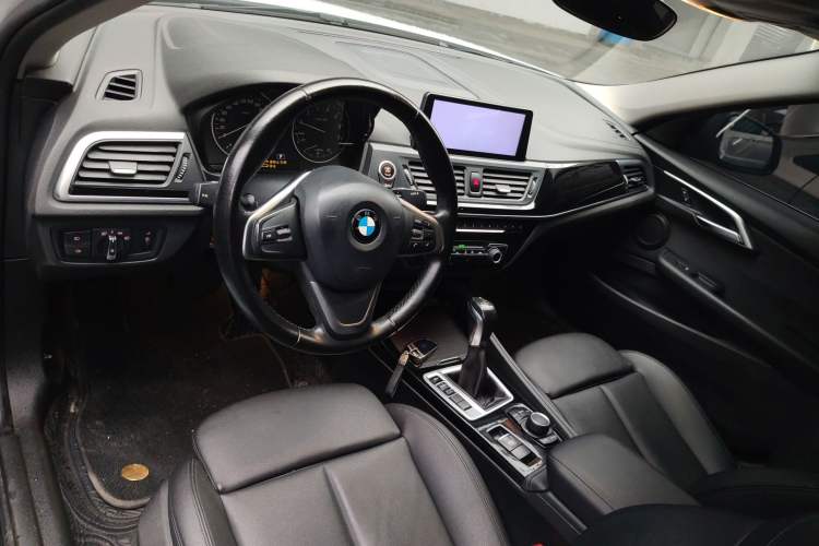 Used BMW 1 Series 2017 118i Sport Edition Center Console
