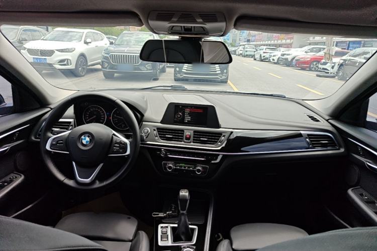 Used BMW 1 Series 2017 118i Sport Edition Center Console
