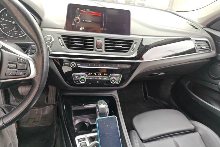 Used BMW 1 Series 2017 118i Design Package Model Center Console