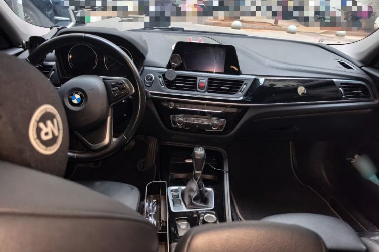 Used BMW 1 Series 2017 118i Sport Edition Center Console