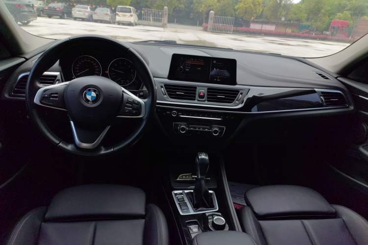 Used BMW 1 Series 2017 118i Sport Edition Center Console