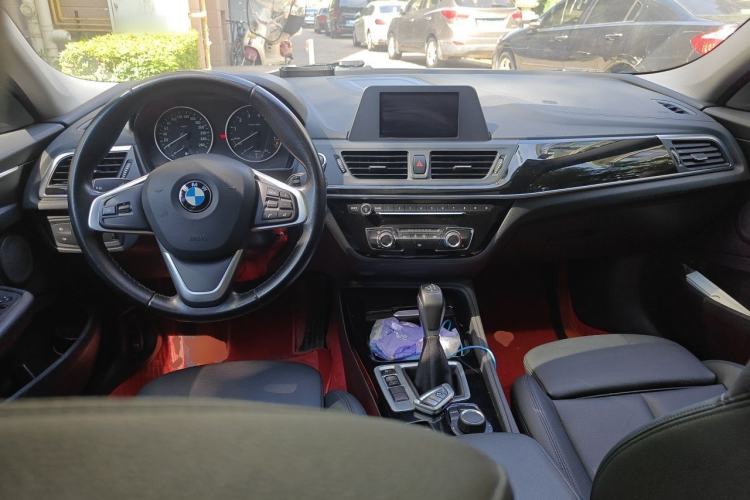 Used BMW 1 Series 2017 118i Sport Edition Center Console