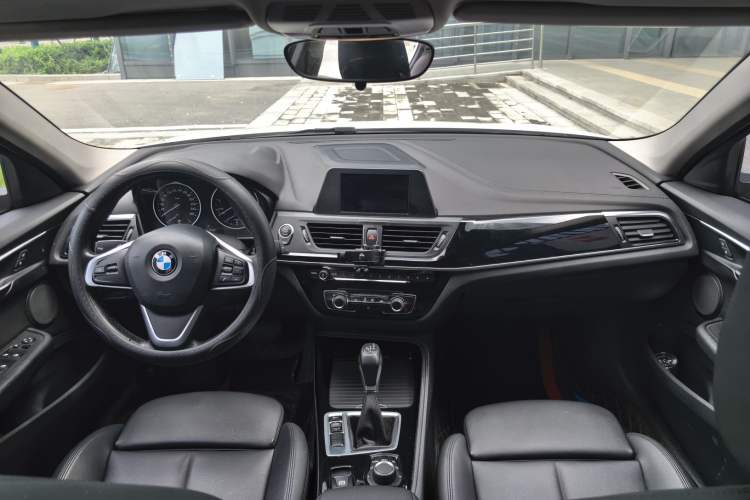 Used BMW 1 Series 2017 118i Sport Edition Center Console