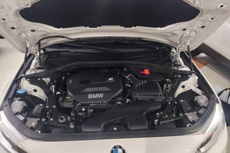 Used BMW 1 Series 2017 118i Design Package Model Engine Bay