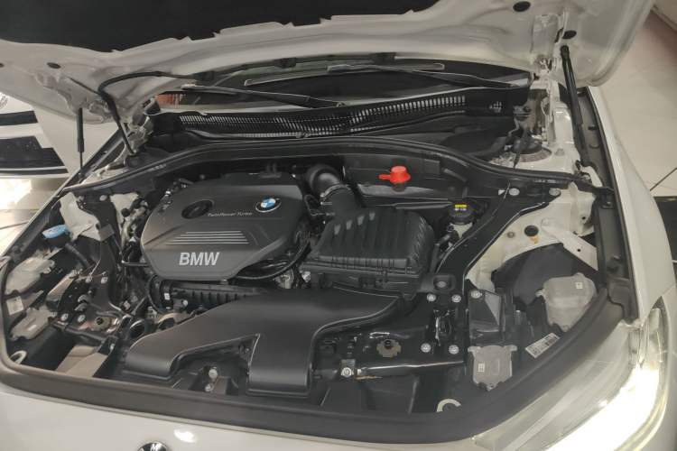 Used BMW 1 Series 2017 118i Design Package Model Engine Bay