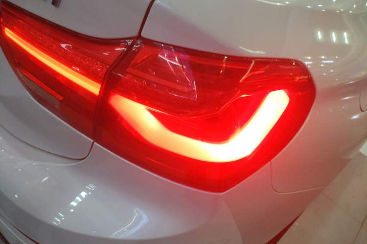 Used BMW 1 Series 2017 118i Design Package Model Exterior 2