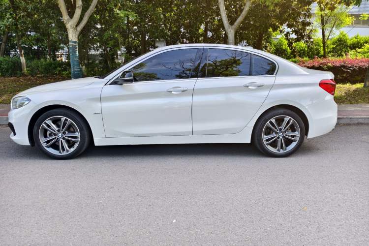 Used BMW 1 Series 2017 118i Sport Edition Exterior 2