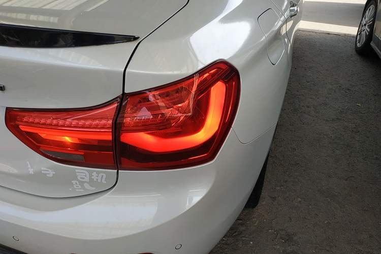 Used BMW 1 Series 2017 118i Sport Edition Exterior 3