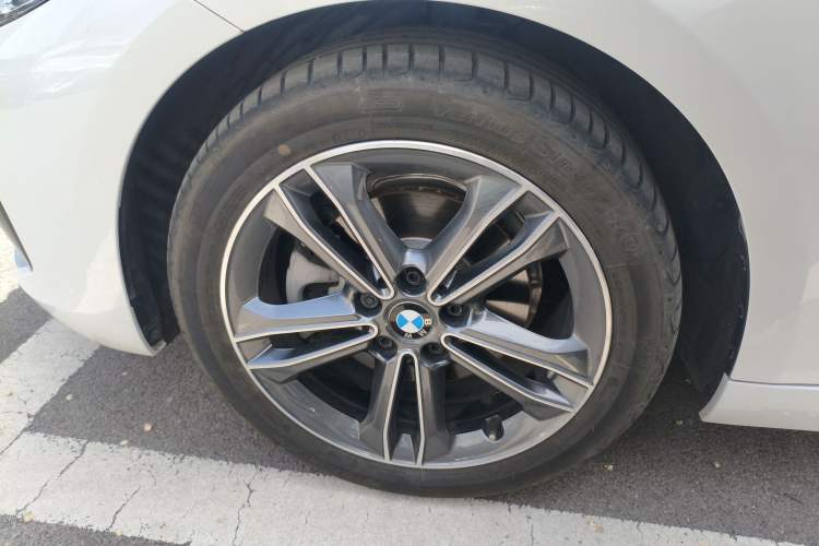 Used BMW 1 Series 2017 118i Sport Edition Exterior 3