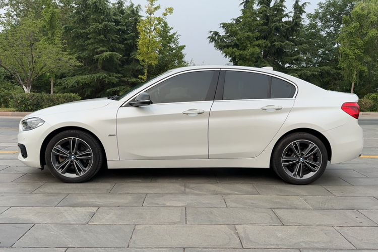 Used BMW 1 Series 2017 118i Sport Edition Exterior 3