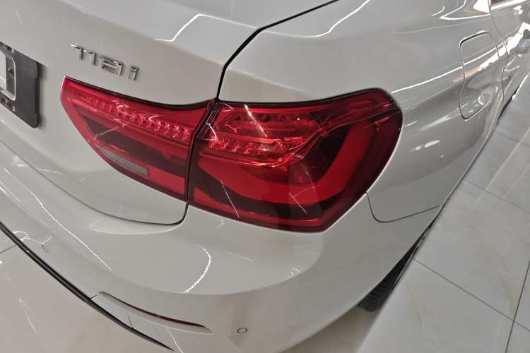 Used BMW 1 Series 2017 118i Design Package Model Exterior 3