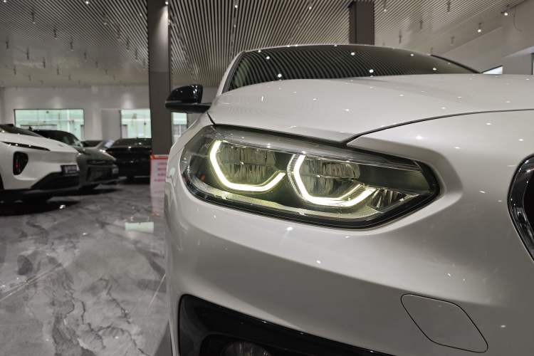 Used BMW 1 Series 2017 118i Sport Edition Exterior 4