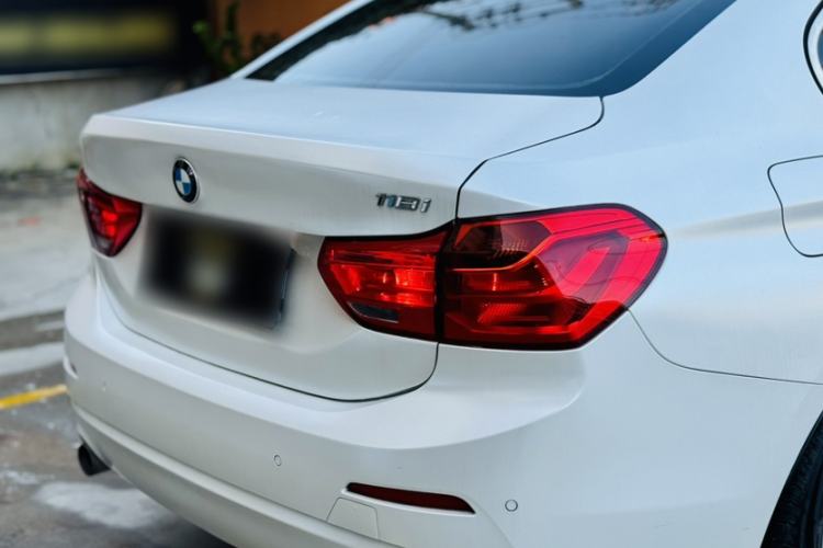 Used BMW 1 Series 2017 118i Fashion Model Exterior 4