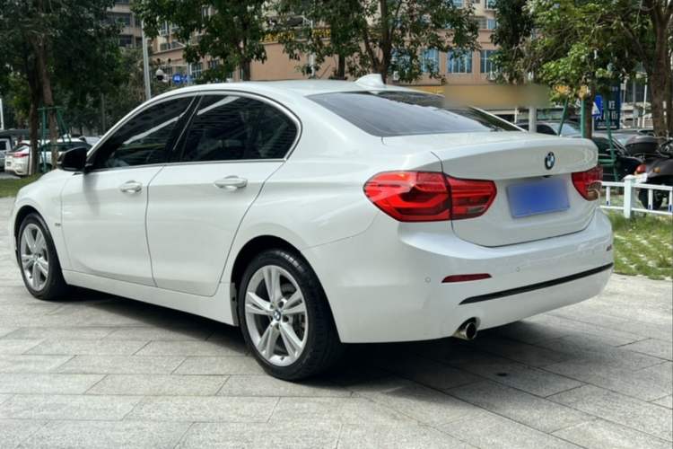 Used BMW 1 Series 2017 118i Design Package Model Exterior 4