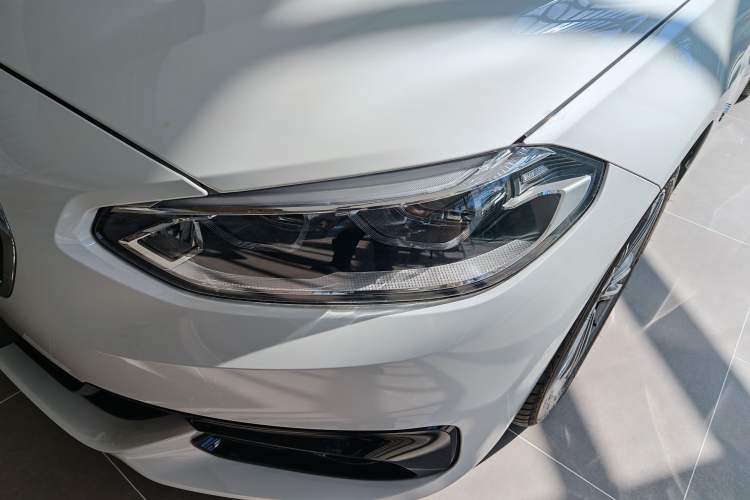 Used BMW 1 Series 2017 118i Sport Edition Exterior 6