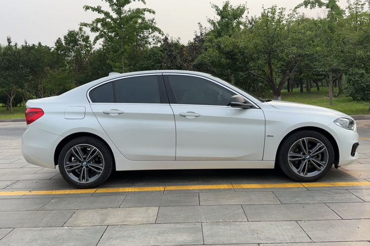 Used BMW 1 Series 2017 118i Sport Edition Exterior 6