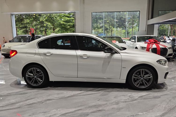 Used BMW 1 Series 2017 118i Sport Edition Exterior 8