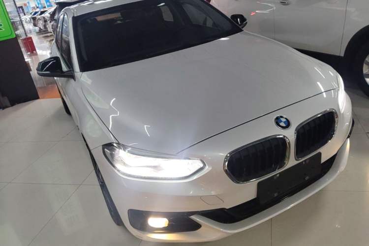 Used BMW 1 Series 2017 118i Design Package Model Front Right 45 Deg