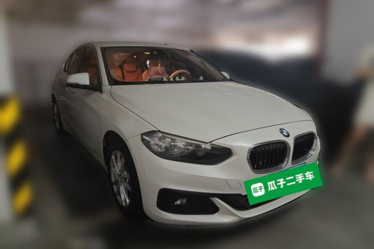 Used BMW 1 Series 2017 118i Fashion Model Front Right 45 Deg