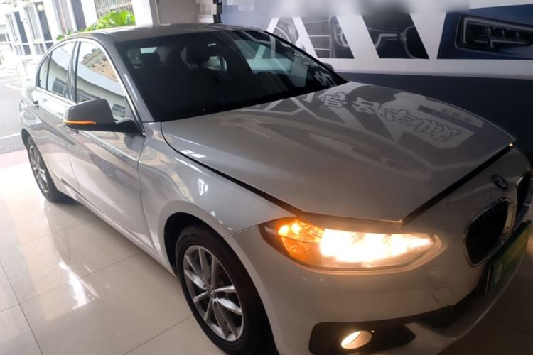 Used BMW 1 Series 2017 118i Fashion Model Front Right 45 Deg