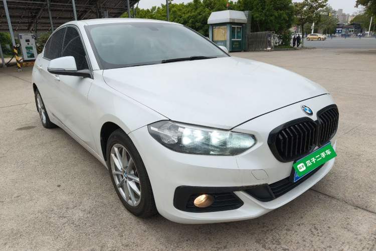 Used BMW 1 Series 2017 118i Fashion Model Front Right 45 Deg