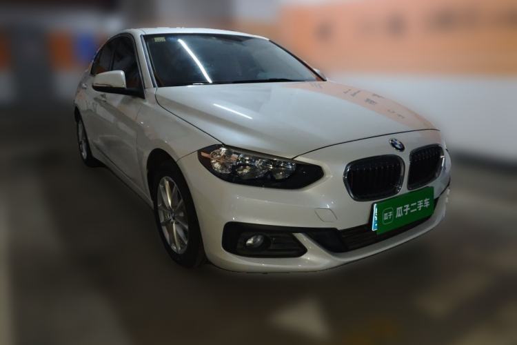 Used BMW 1 Series 2017 118i Fashion Model Front Right 45 Deg
