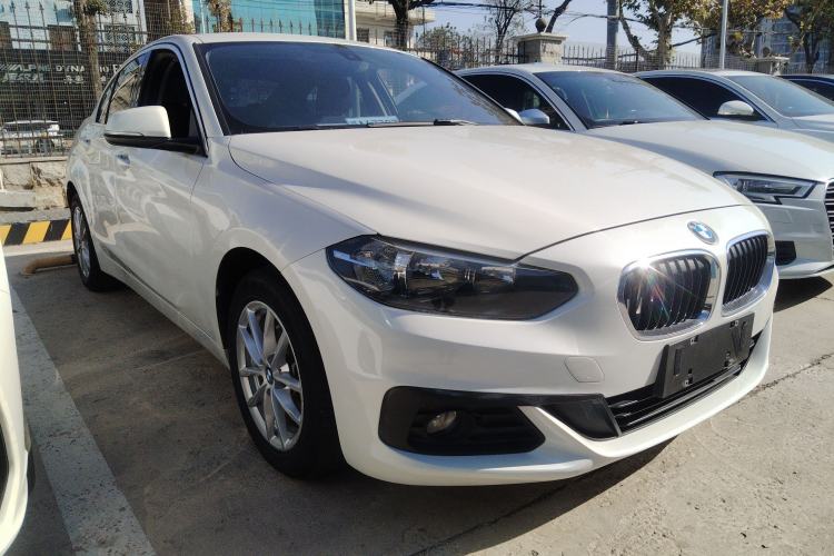 Used BMW 1 Series 2017 118i Fashion Model Front Right 45 Deg