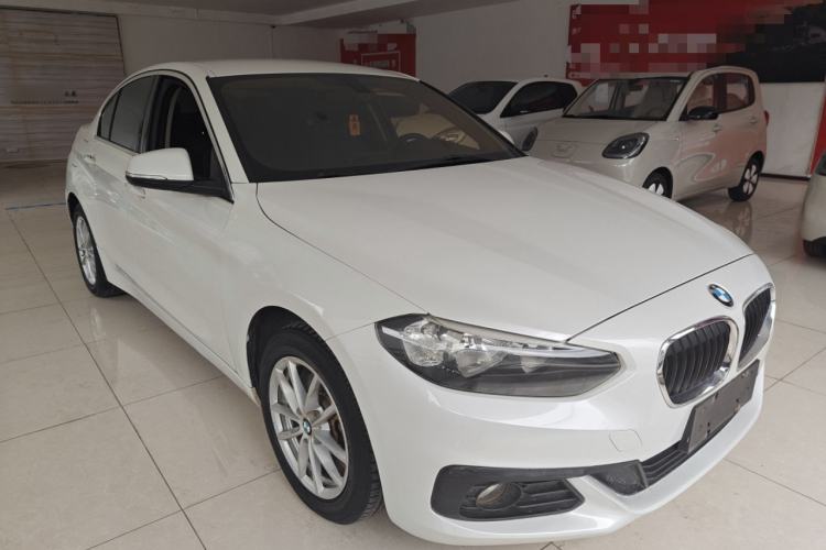 Used BMW 1 Series 2017 118i Fashion Model Front Right 45 Deg